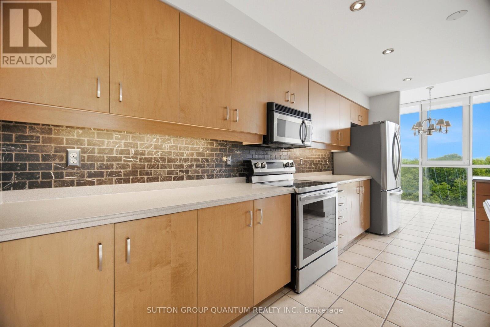503 - 50 Old Mill Road, Oakville, ON - Indoor Photo Showing Kitchen