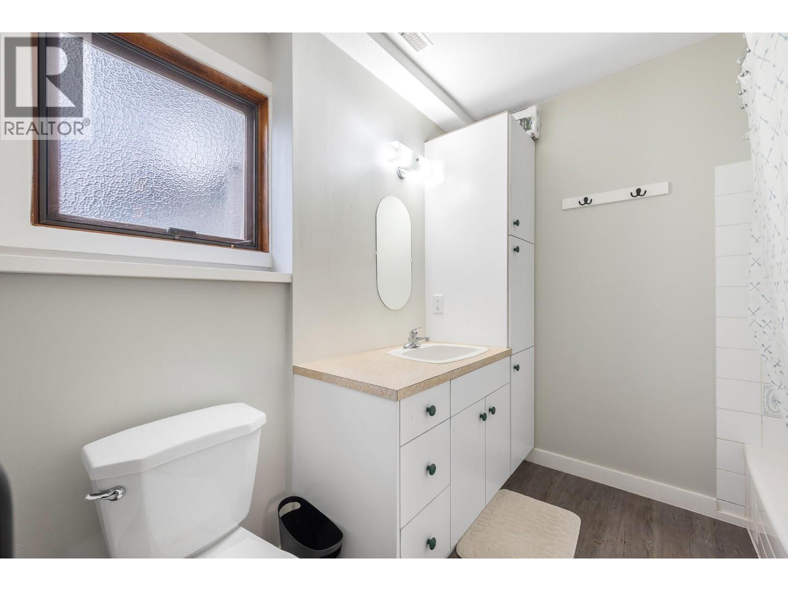 Studio Suite - 4pc Bath - 302 Bass Avenue, Enderby, BC - Indoor Photo Showing Bathroom