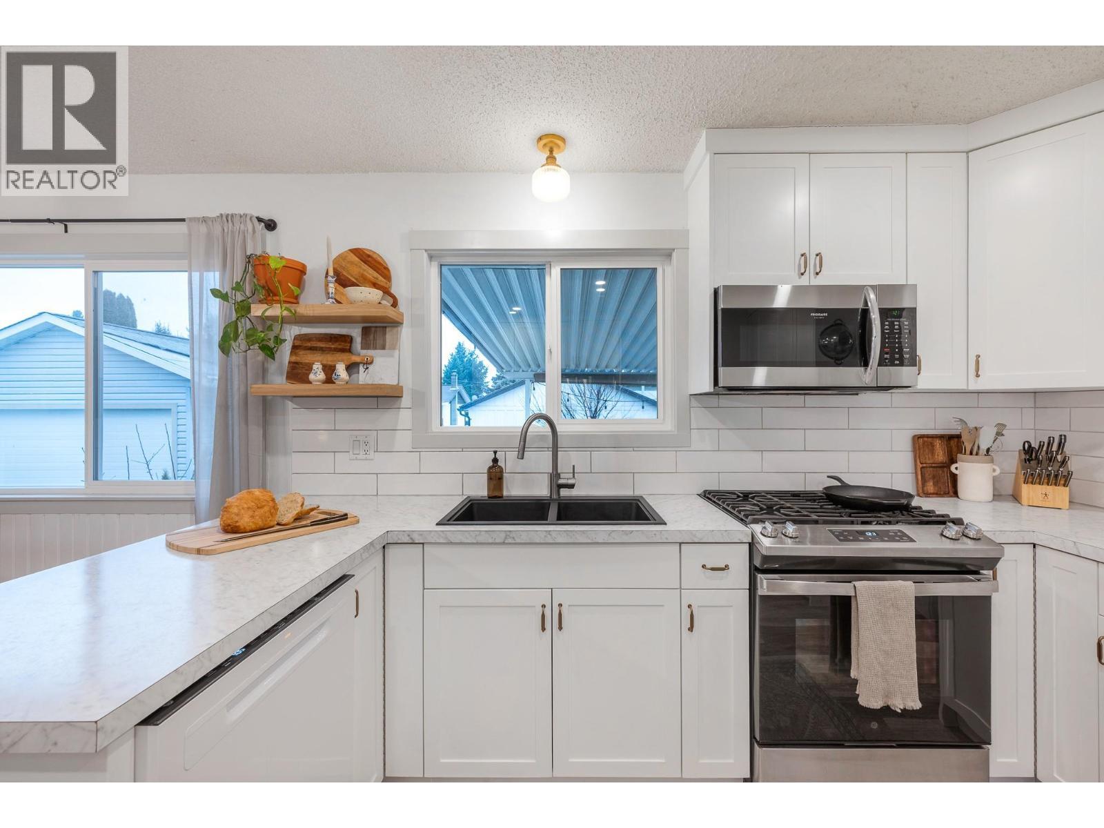 302 Bass Avenue, Enderby, BC - Indoor Photo Showing Kitchen With Double Sink