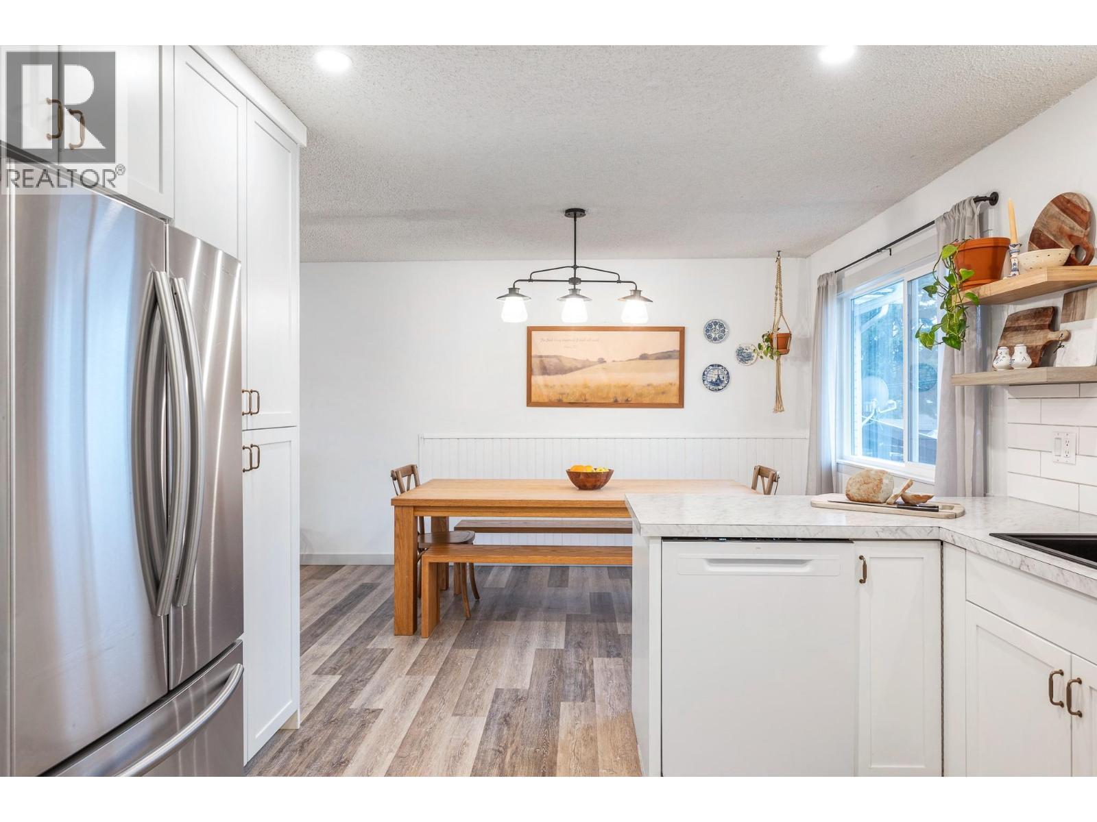 302 Bass Avenue, Enderby, BC - Indoor Photo Showing Kitchen