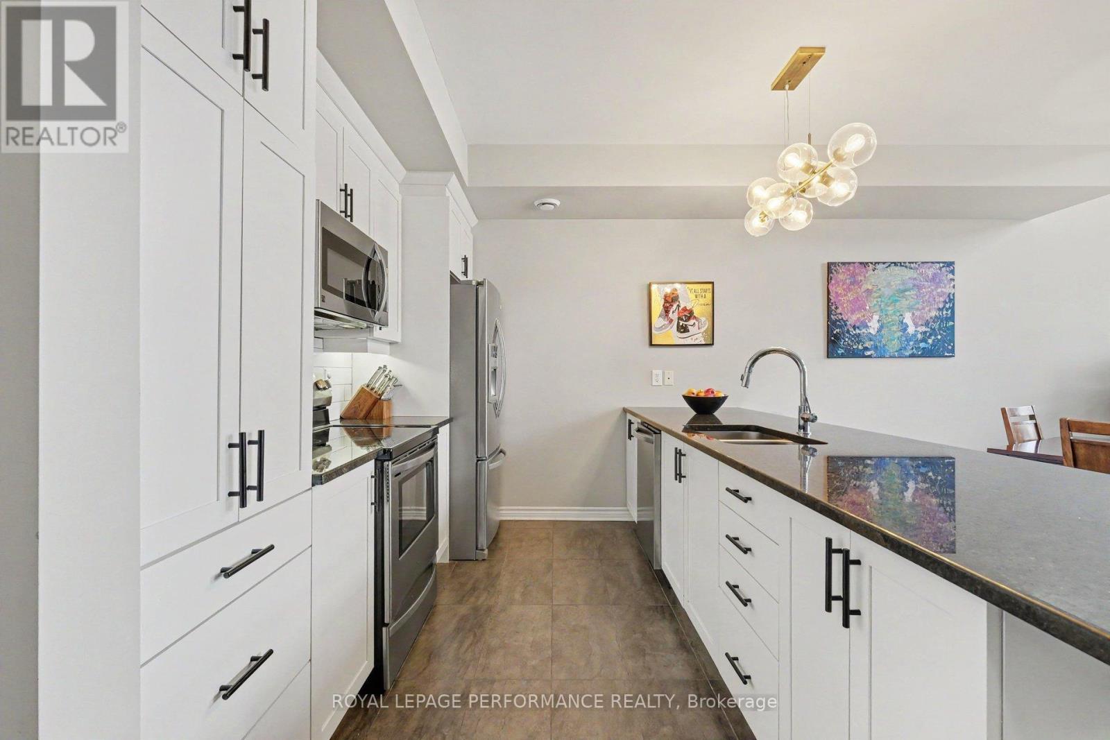 220 Pembina Private, Ottawa, ON - Indoor Photo Showing Kitchen With Upgraded Kitchen