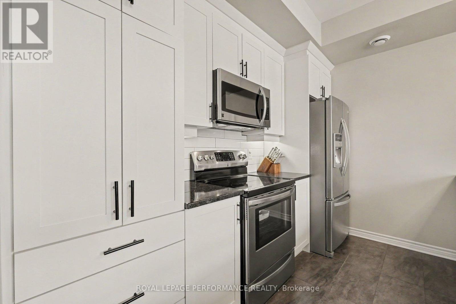 220 Pembina Private, Ottawa, ON - Indoor Photo Showing Kitchen With Stainless Steel Kitchen