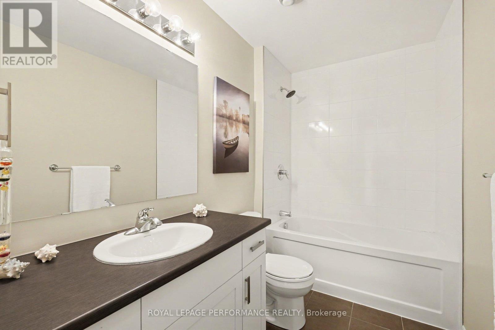 220 Pembina Private, Ottawa, ON - Indoor Photo Showing Bathroom