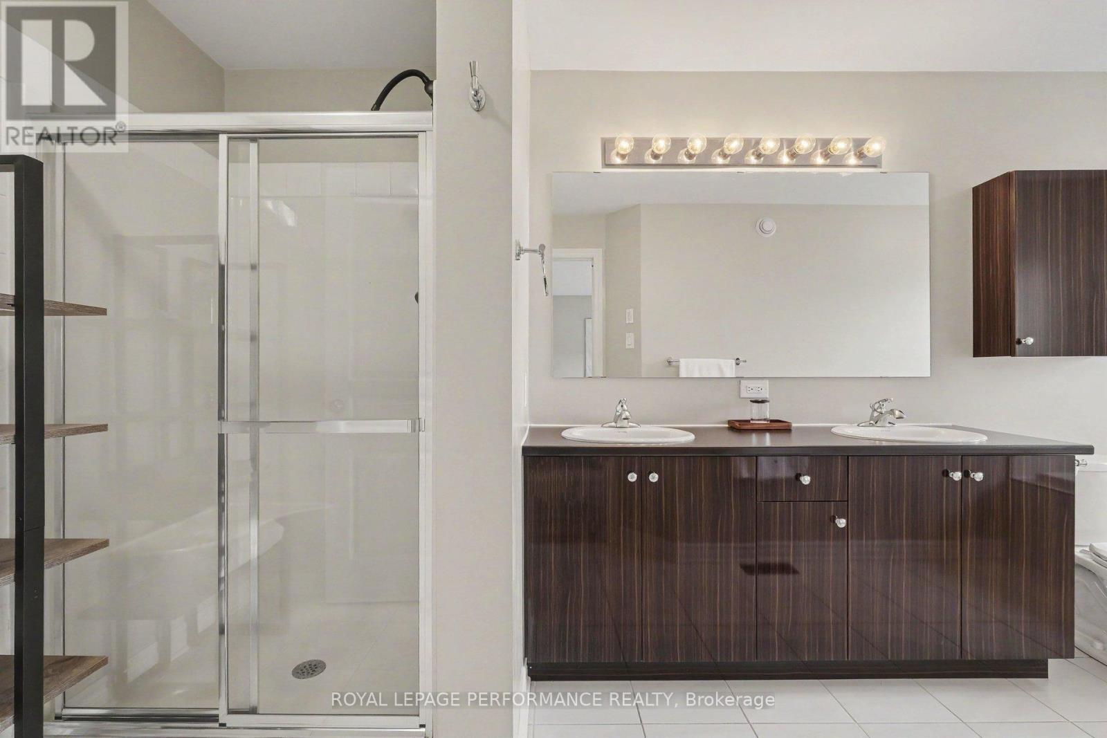 220 Pembina Private, Ottawa, ON - Indoor Photo Showing Bathroom