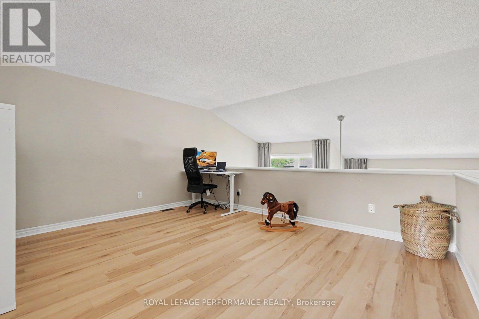 220 Pembina Private, Ottawa, ON - Indoor