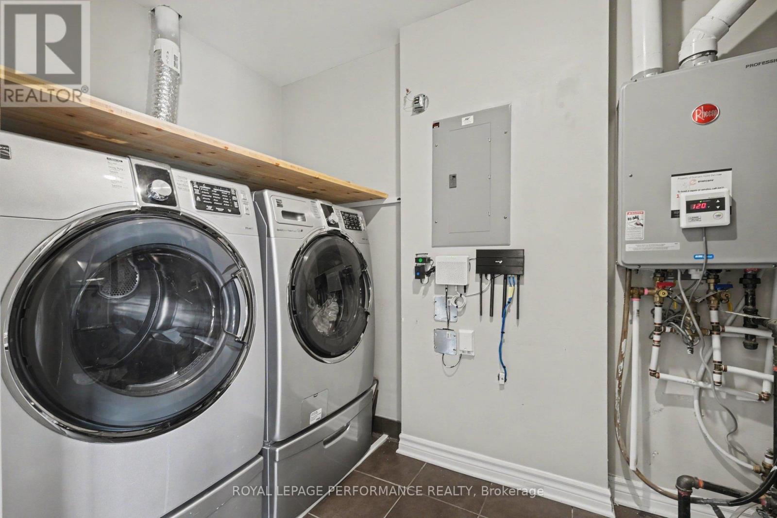 220 Pembina Private, Ottawa, ON - Indoor Photo Showing Laundry Room