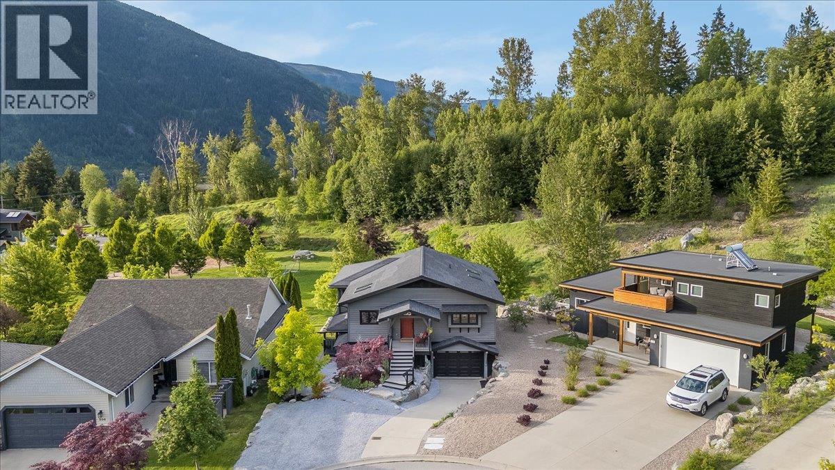 530 Foster Place, Nelson, BC - Outdoor With View