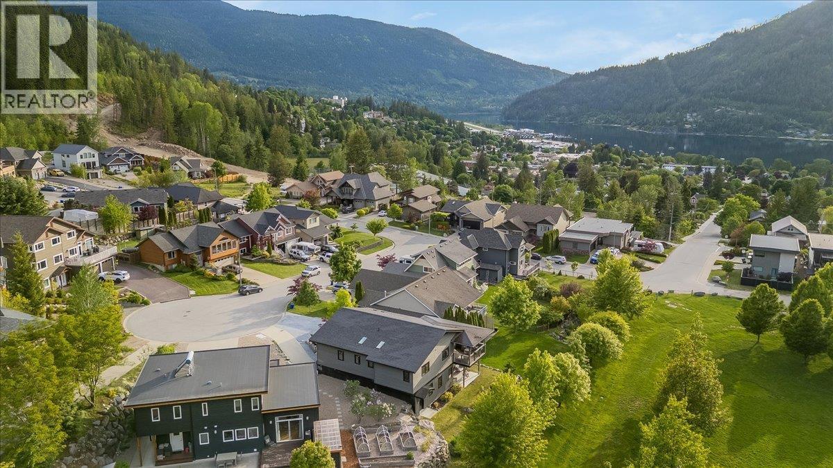 530 Foster Place, Nelson, BC - Outdoor With View
