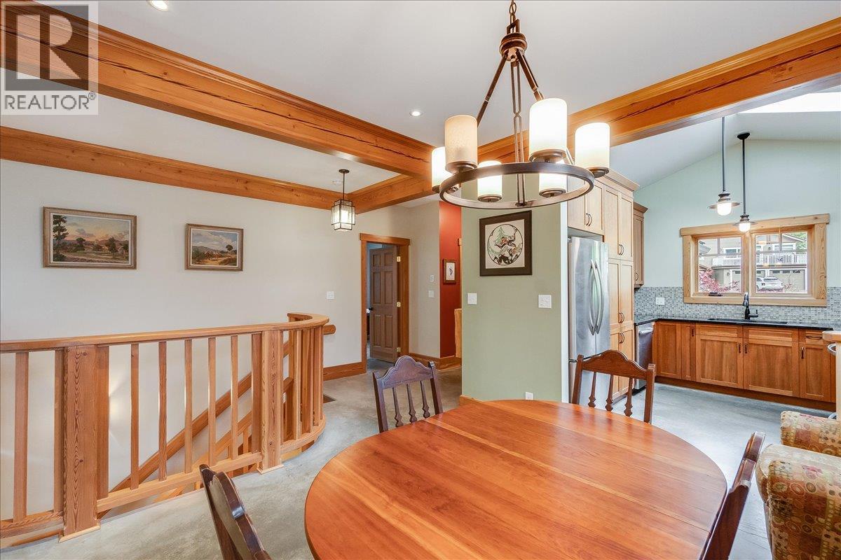 530 Foster Place, Nelson, BC - Indoor Photo Showing Dining Room