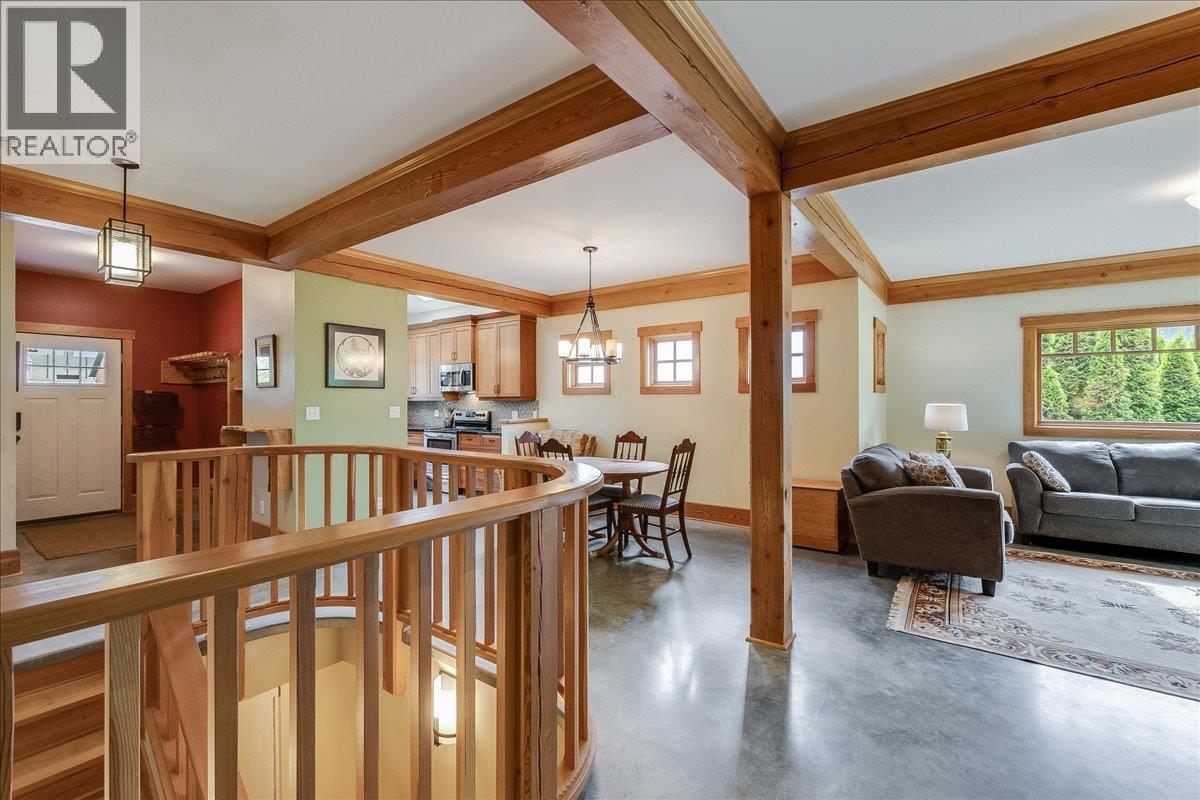 530 Foster Place, Nelson, BC - Indoor