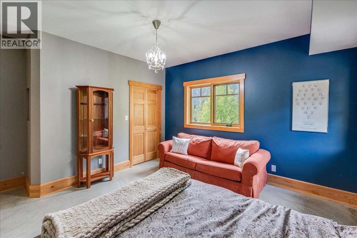 530 Foster Place, Nelson, BC - Indoor
