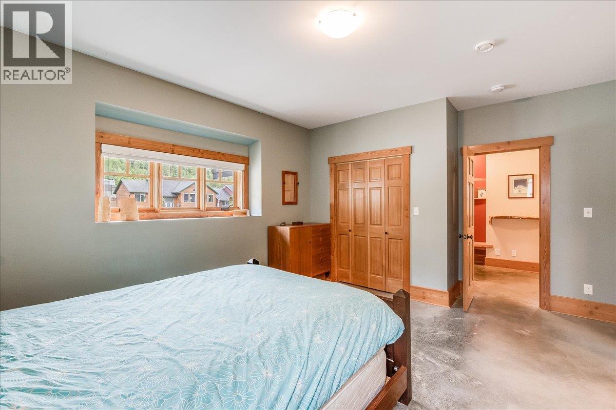 530 Foster Place, Nelson, BC - Indoor Photo Showing Bedroom