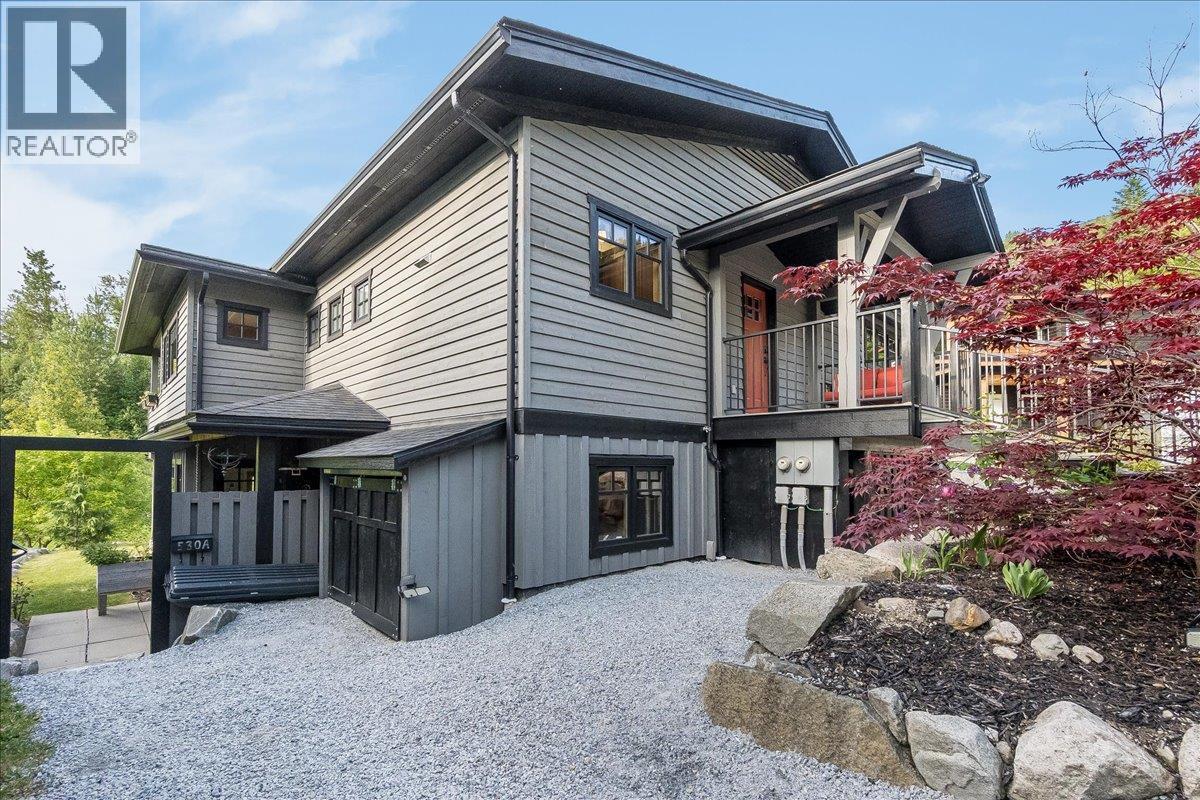 530 Foster Place, Nelson, BC - Outdoor With Balcony