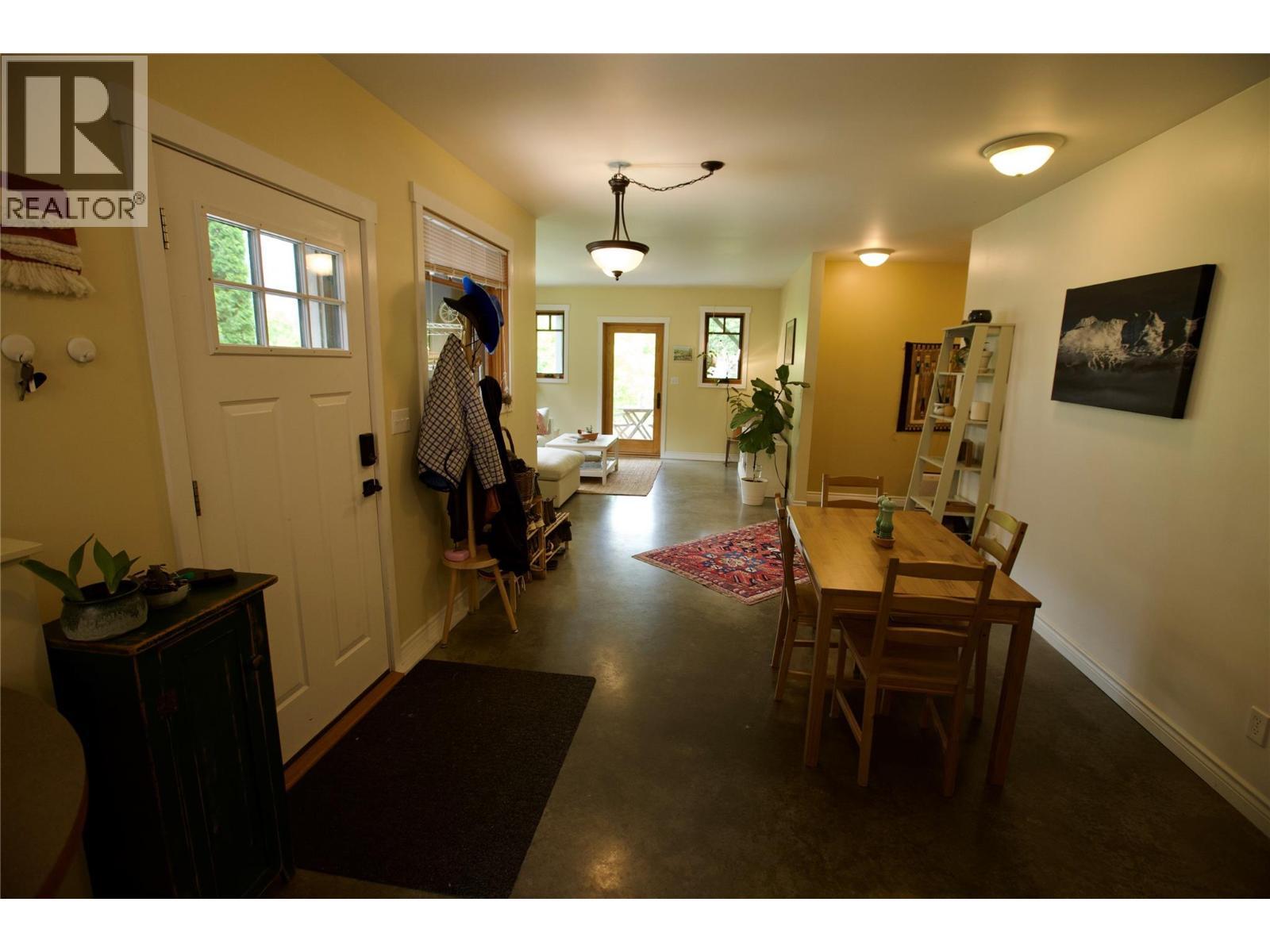 530 Foster Place, Nelson, BC - Indoor