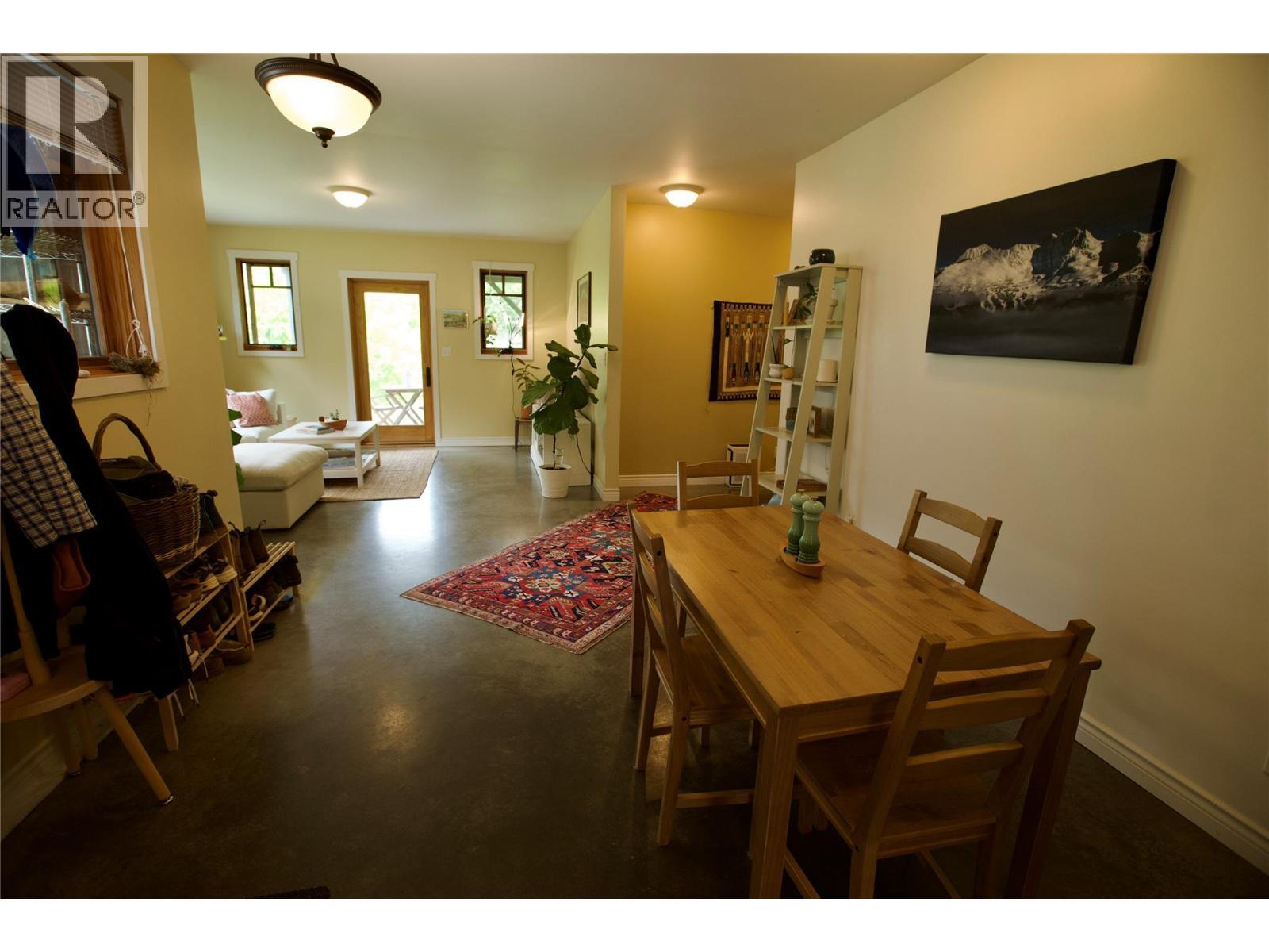 530 Foster Place, Nelson, BC - Indoor