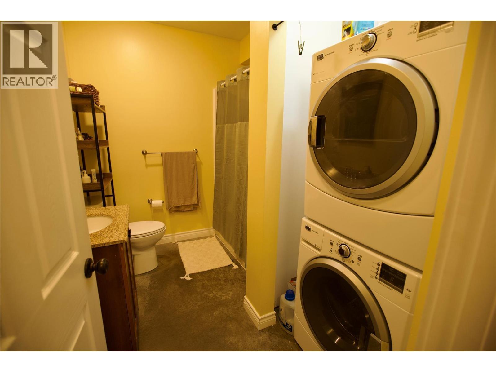 530 Foster Place, Nelson, BC - Indoor Photo Showing Laundry Room