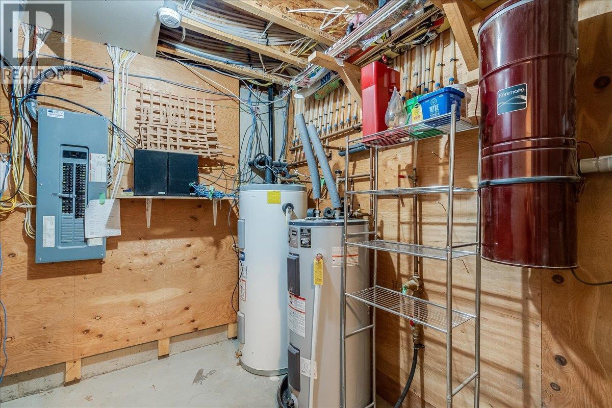 530 Foster Place, Nelson, BC - Indoor Photo Showing Basement