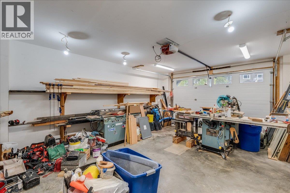 530 Foster Place, Nelson, BC - Indoor Photo Showing Garage