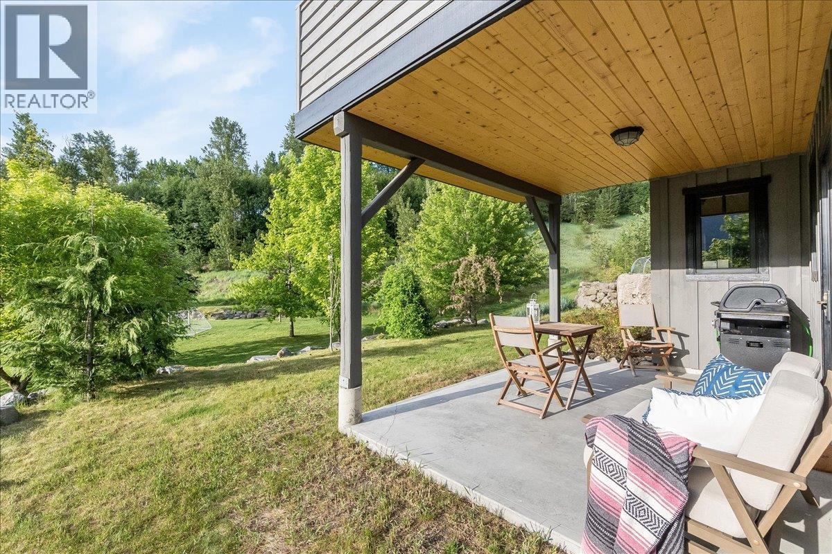 530 Foster Place, Nelson, BC - Outdoor With Deck Patio Veranda