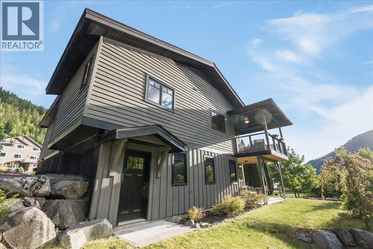 530 Foster Place, Nelson, BC - Outdoor With Balcony