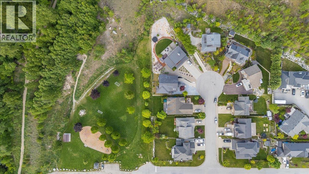 530 Foster Place, Nelson, BC - With View