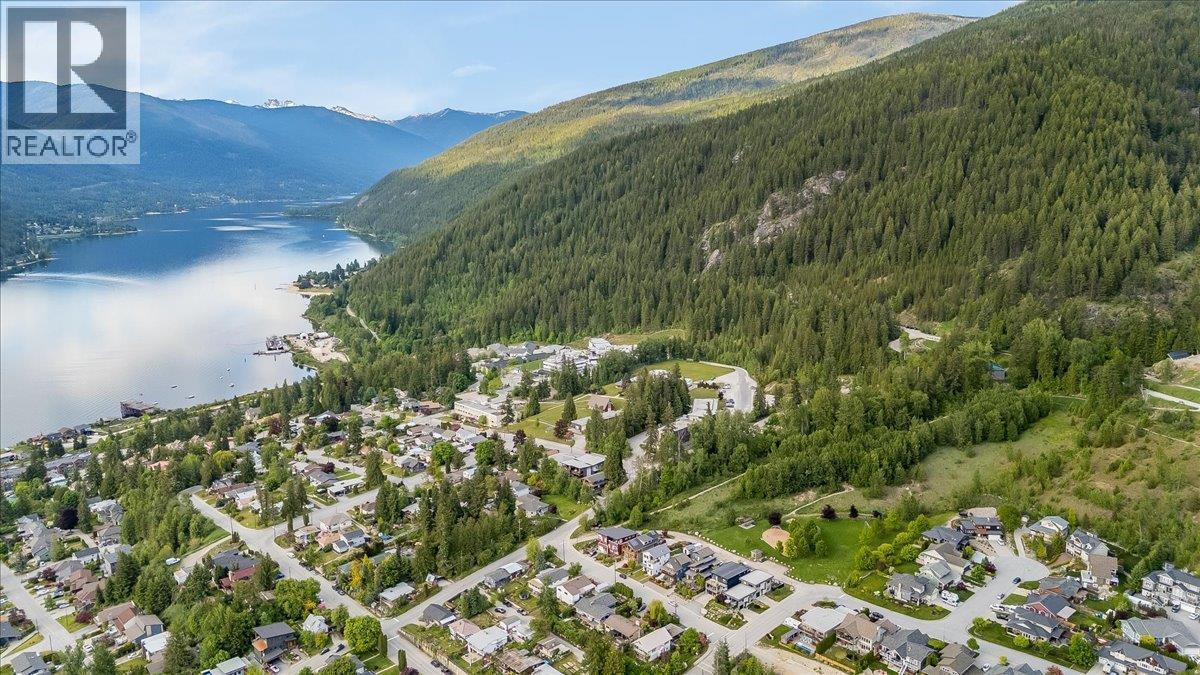 530 Foster Place, Nelson, BC - Outdoor With Body Of Water With View