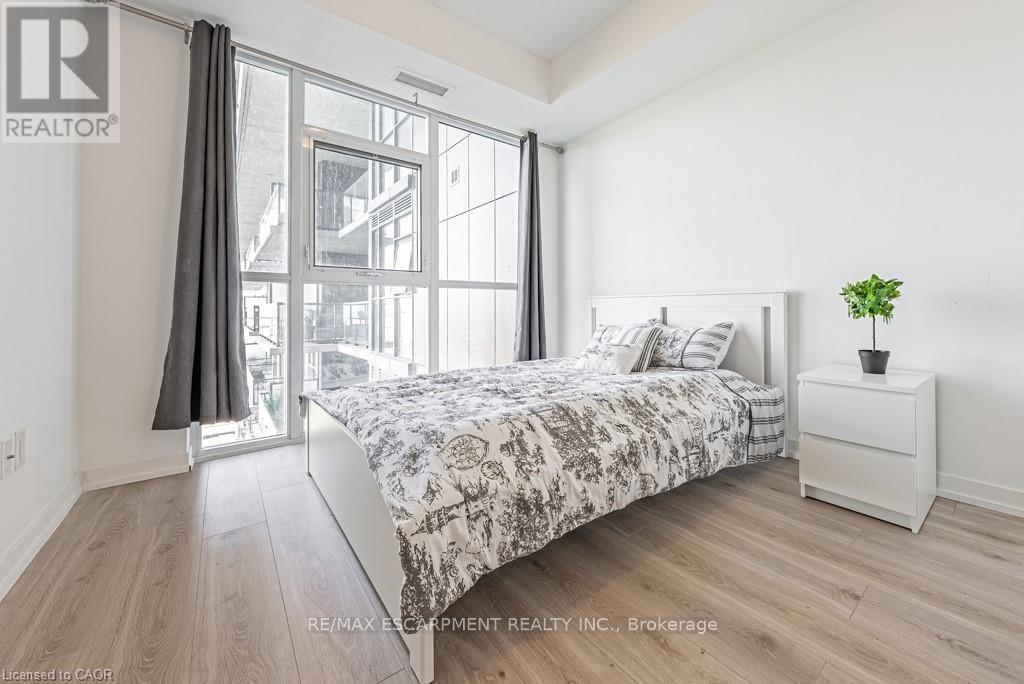 609 - 550 North Service Road, Grimsby, ON - Indoor Photo Showing Bedroom