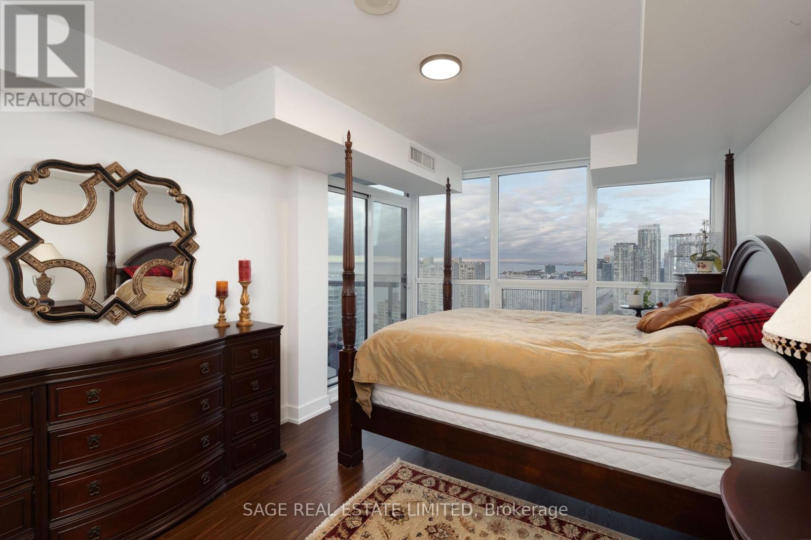 3712 - 19 Grand Trunk Crescent, Toronto, ON - Indoor Photo Showing Bedroom