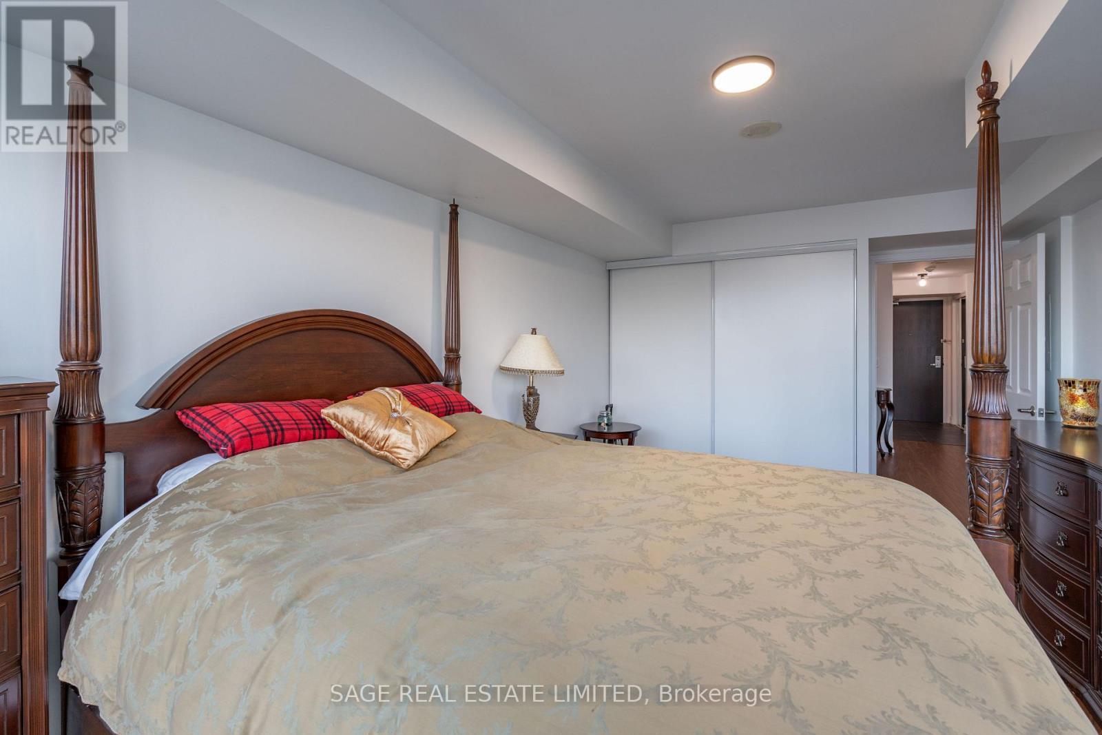 3712 - 19 Grand Trunk Crescent, Toronto, ON - Indoor Photo Showing Bedroom