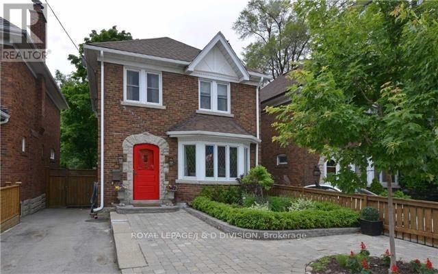 311 Chaplin Crescent, Toronto, ON - Outdoor
