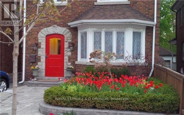 311 Chaplin Crescent, Toronto, ON - Outdoor