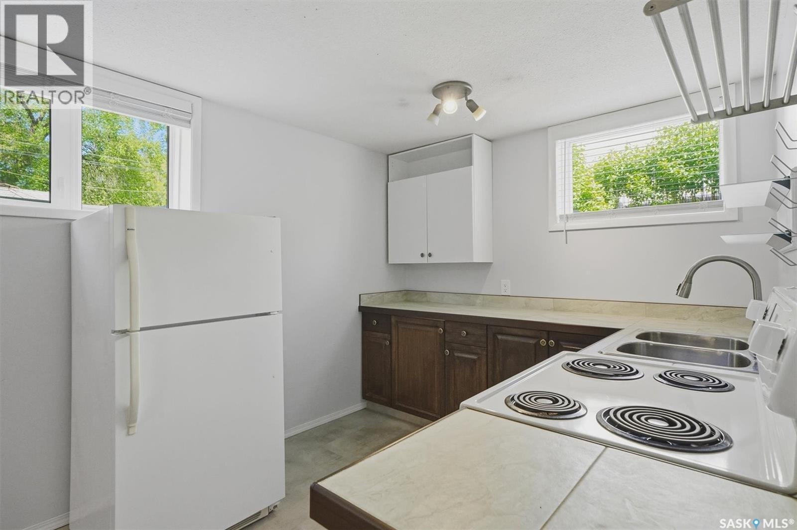 403 Willow Street E, Saskatoon, SK - Indoor Photo Showing Kitchen With Double Sink