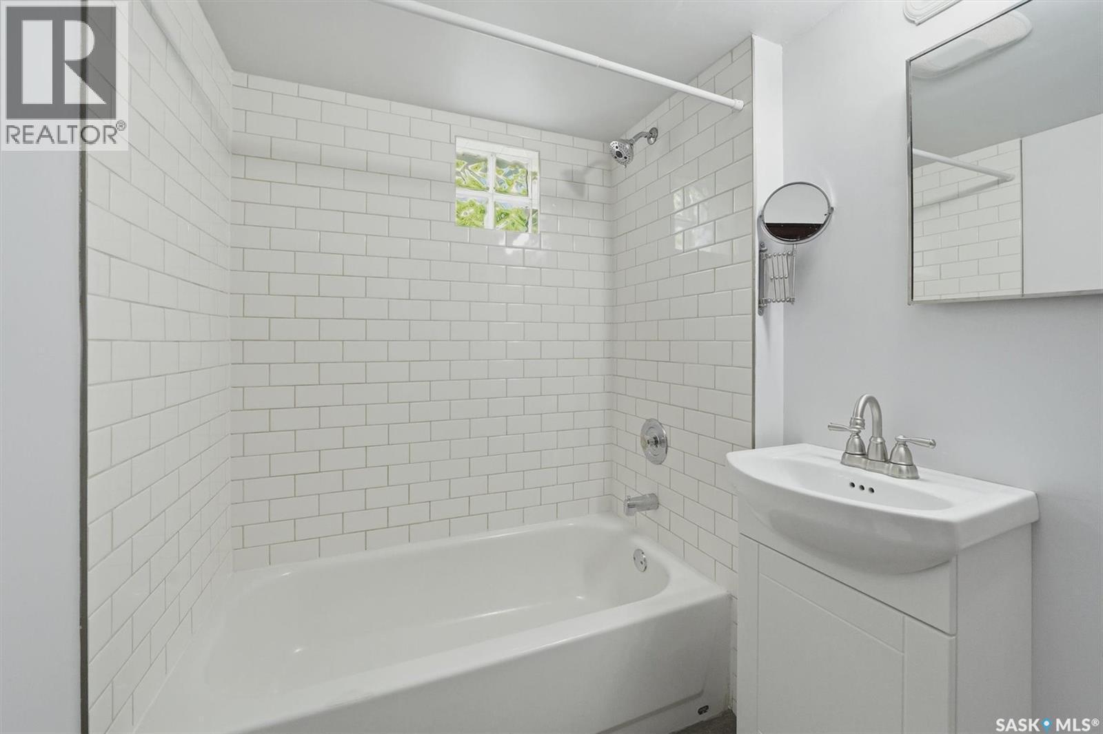 403 Willow Street E, Saskatoon, SK - Indoor Photo Showing Bathroom