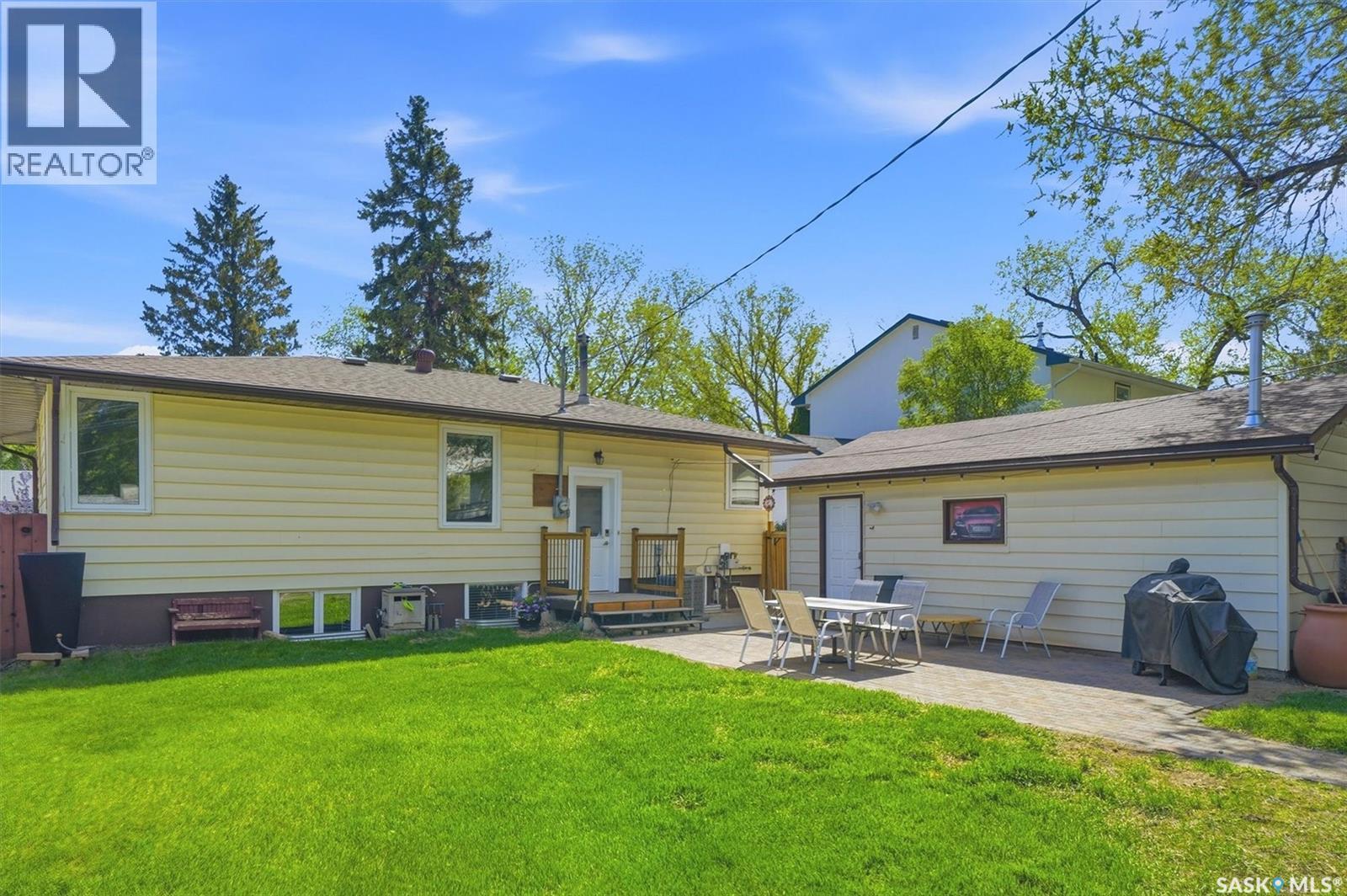 403 Willow Street E, Saskatoon, SK - Outdoor With Deck Patio Veranda