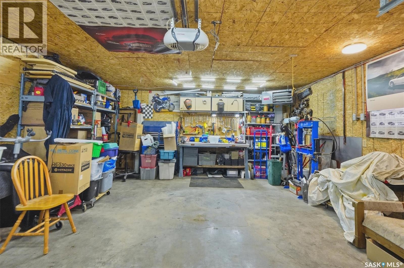 403 Willow Street E, Saskatoon, SK - Indoor Photo Showing Garage