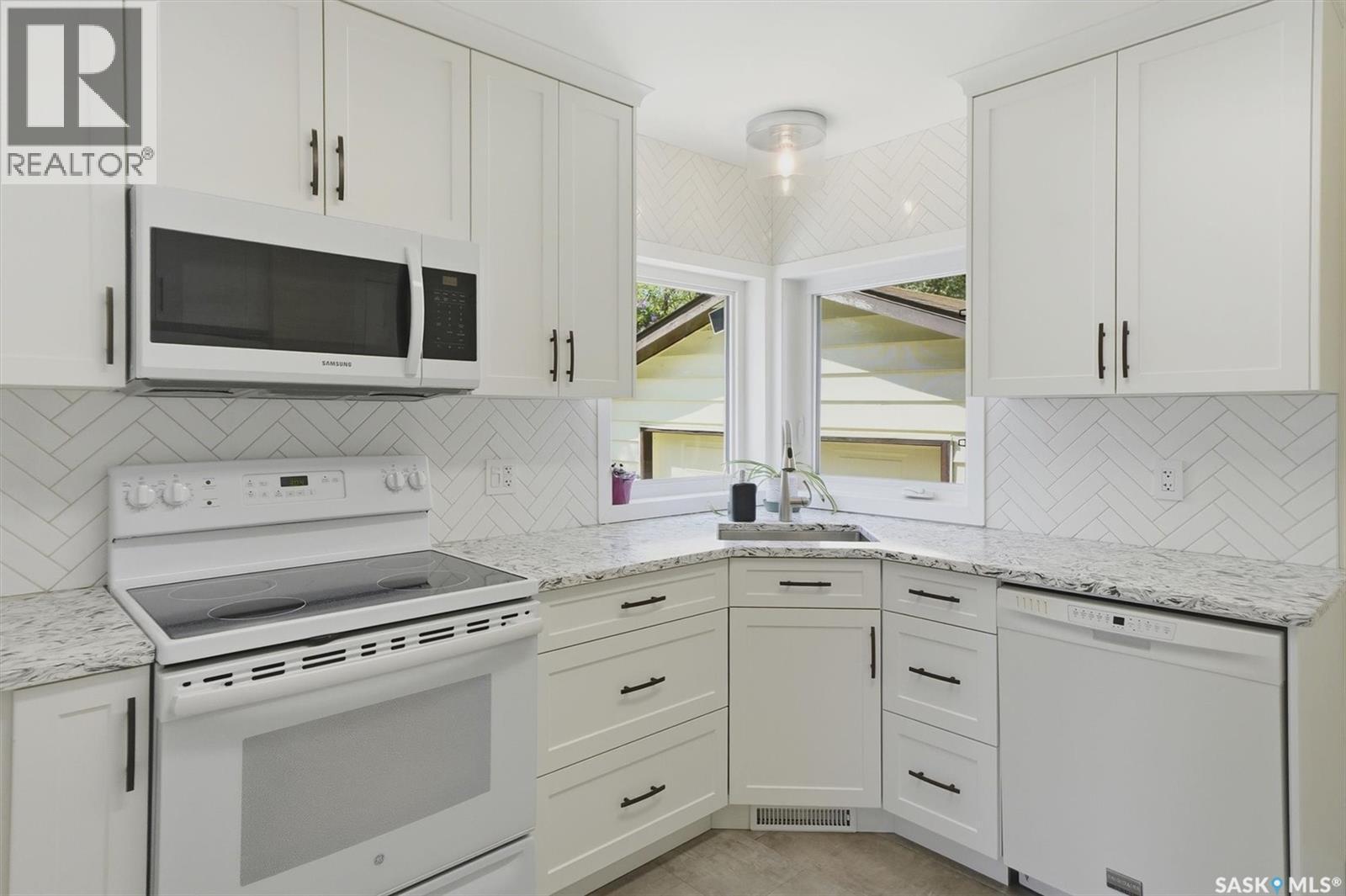 403 Willow Street E, Saskatoon, SK - Indoor Photo Showing Kitchen
