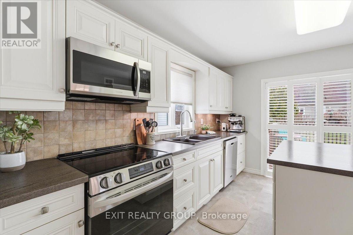 26 Lockwood Drive, Brighton, ON - Indoor Photo Showing Kitchen With Double Sink
