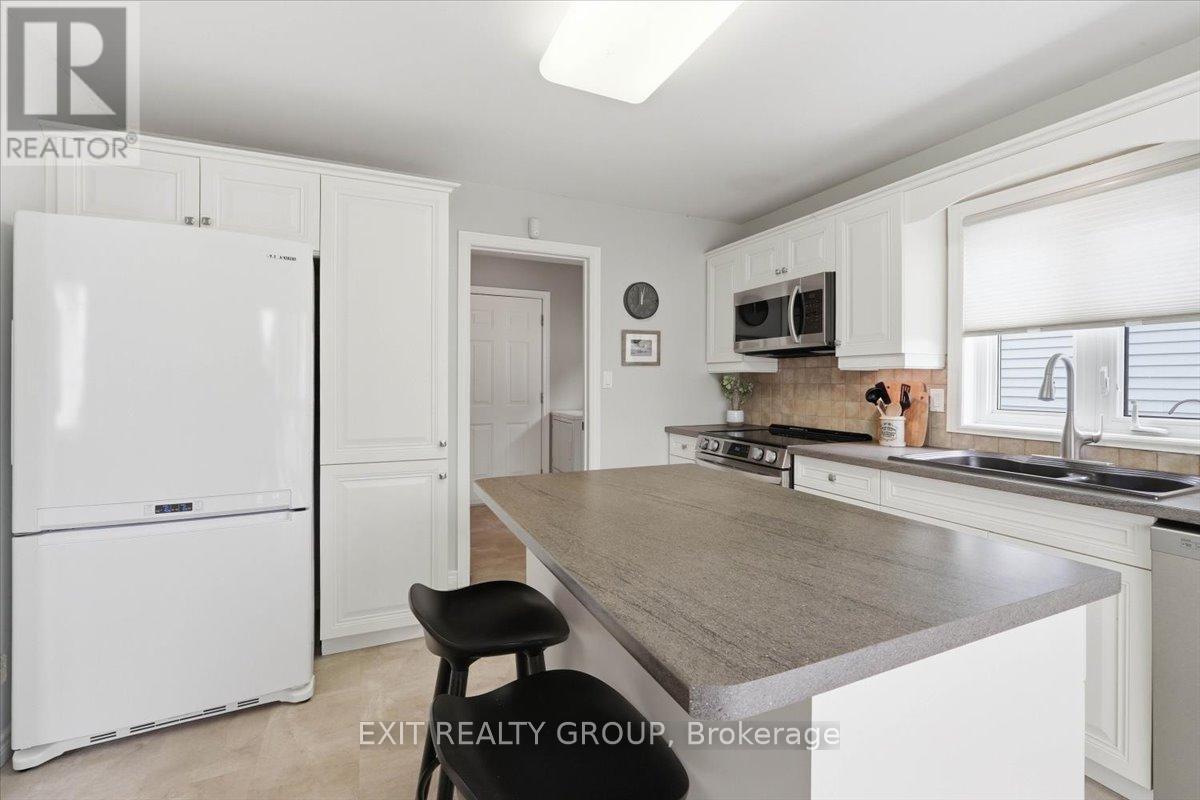 26 Lockwood Drive, Brighton, ON - Indoor Photo Showing Kitchen With Double Sink