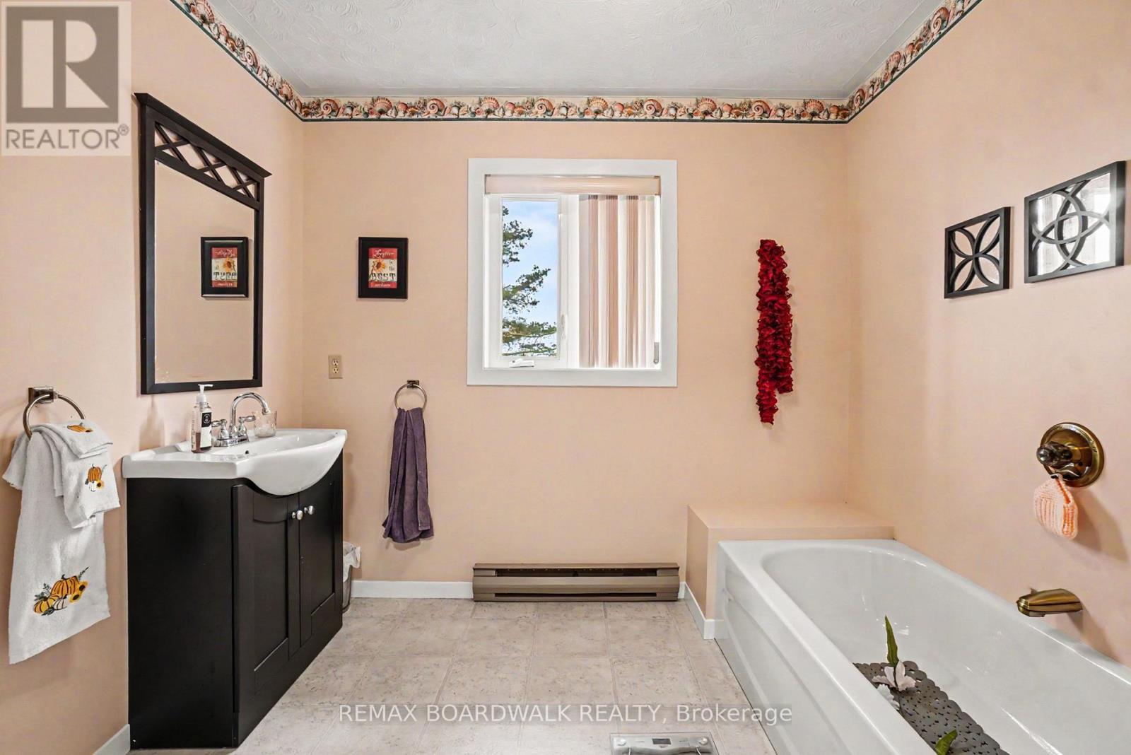1525 Route 900 W, The Nation, ON - Indoor Photo Showing Bathroom