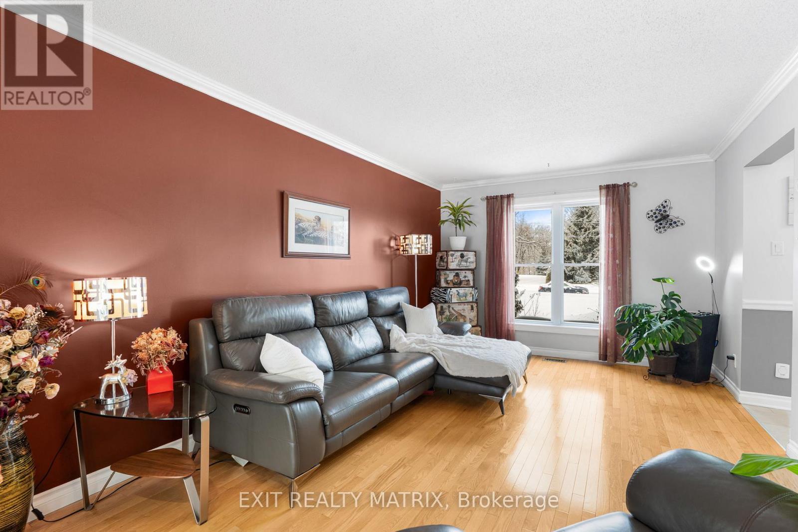 1322 Du Gouverneur Drive, Ottawa, ON - Indoor Photo Showing Living Room