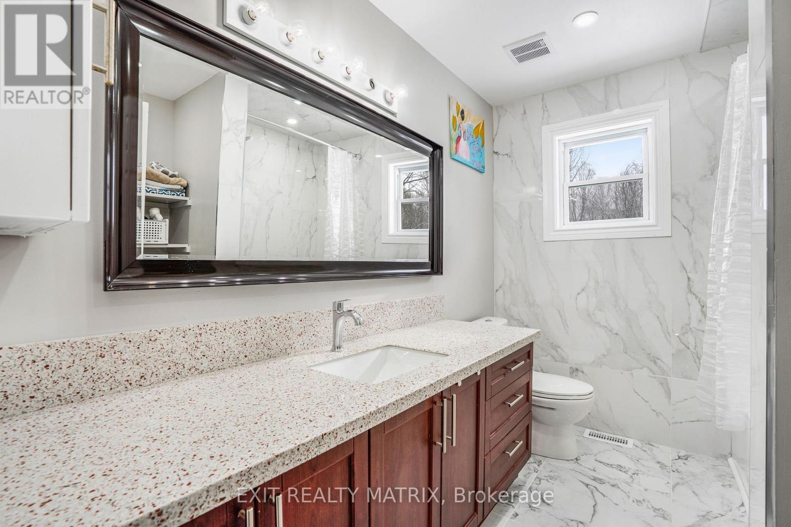 1322 Du Gouverneur Drive, Ottawa, ON - Indoor Photo Showing Bathroom