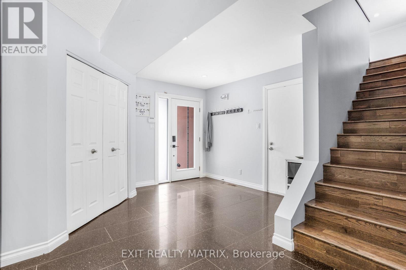 1322 Du Gouverneur Drive, Ottawa, ON - Indoor Photo Showing Other Room