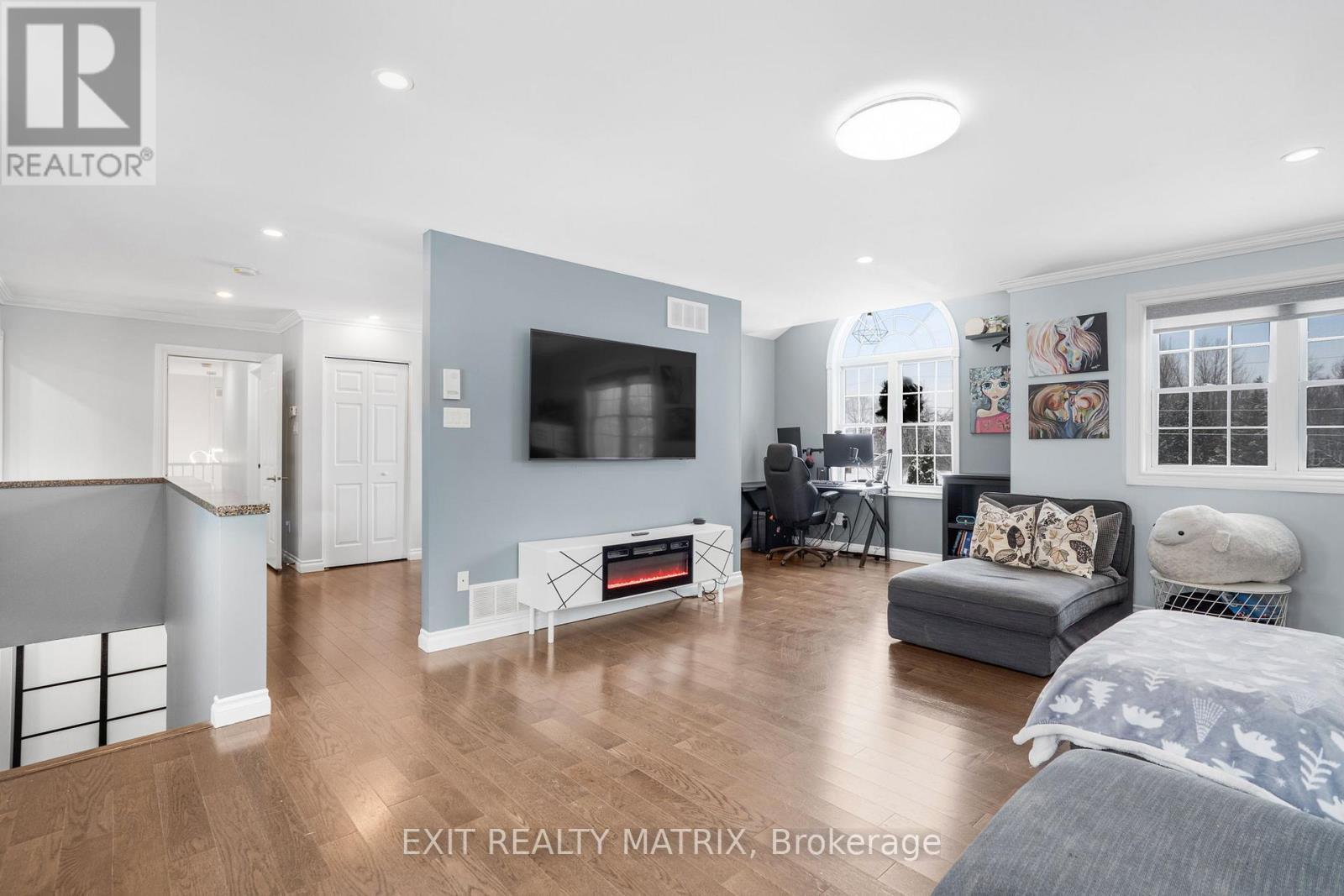 1322 Du Gouverneur Drive, Ottawa, ON - Indoor Photo Showing Living Room