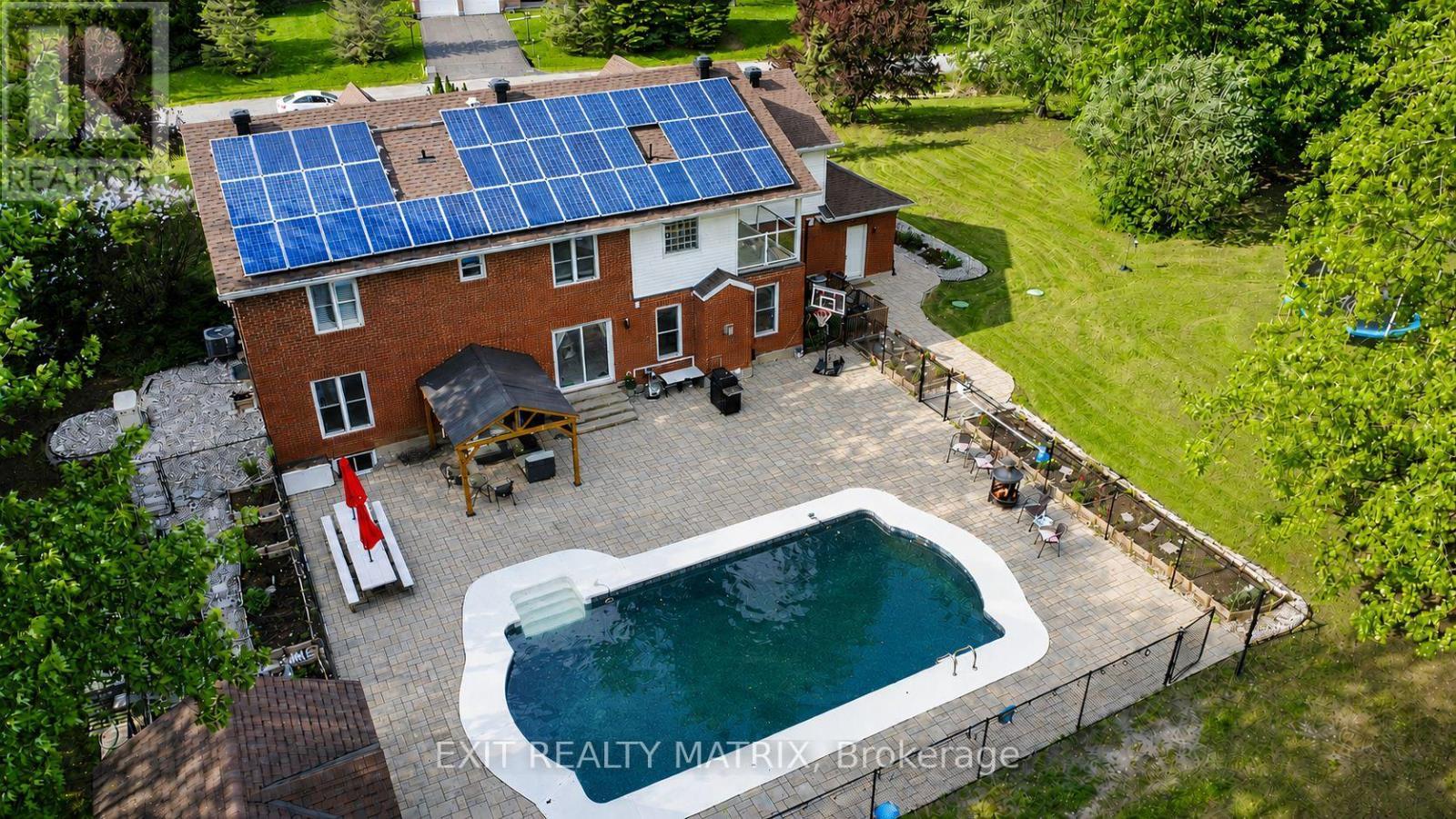 1322 Du Gouverneur Drive, Ottawa, ON - Outdoor With In Ground Pool With Deck Patio Veranda