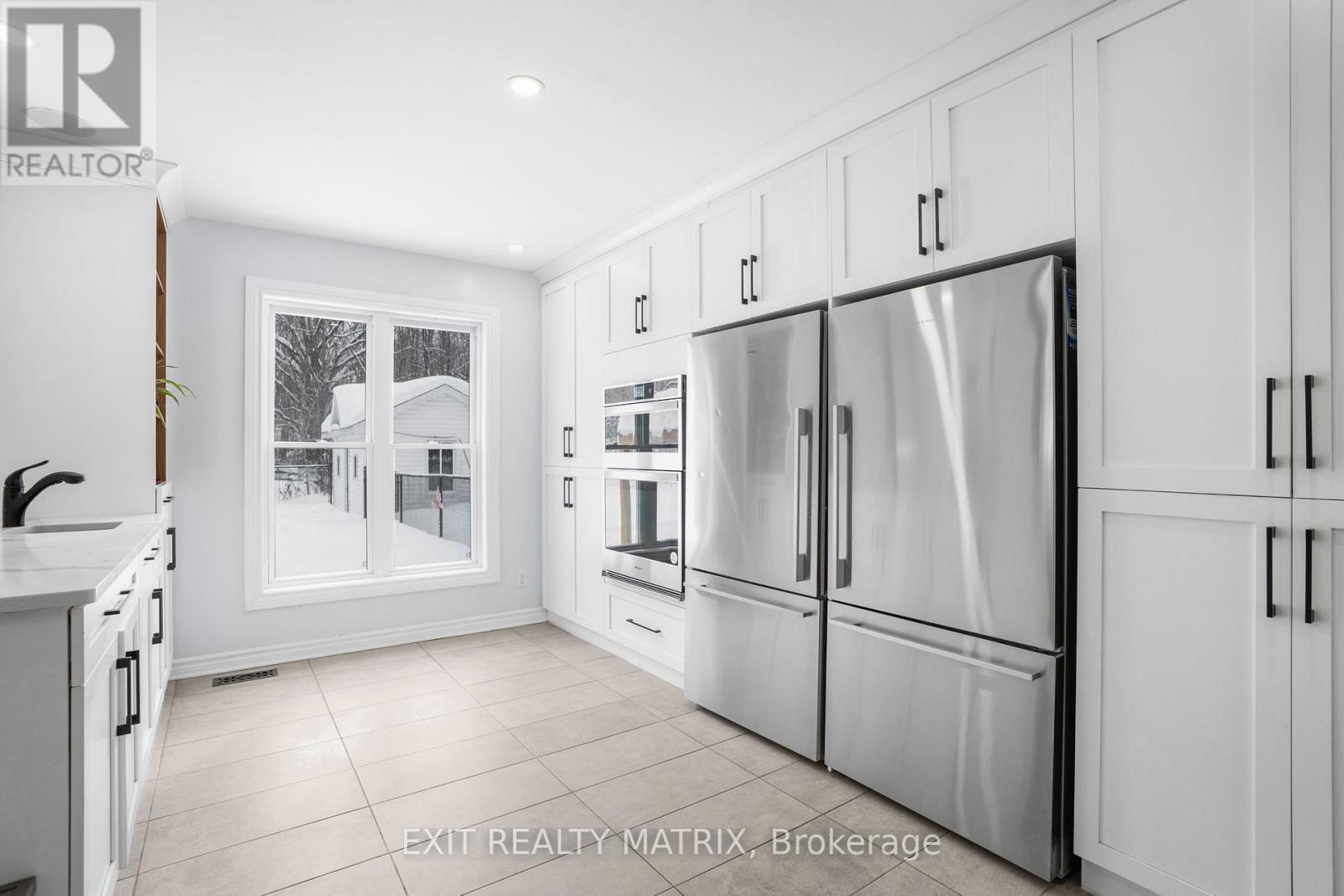 1322 Du Gouverneur Drive, Ottawa, ON - Indoor Photo Showing Kitchen