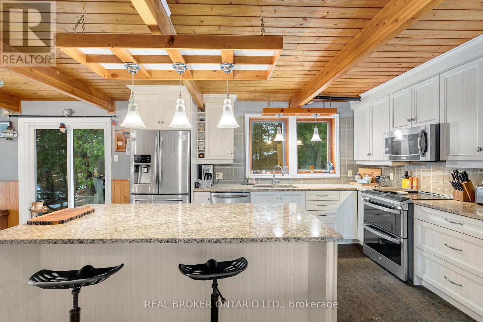 1 Woodland Drive, Mcnab/Braeside, ON - Indoor Photo Showing Kitchen With Upgraded Kitchen