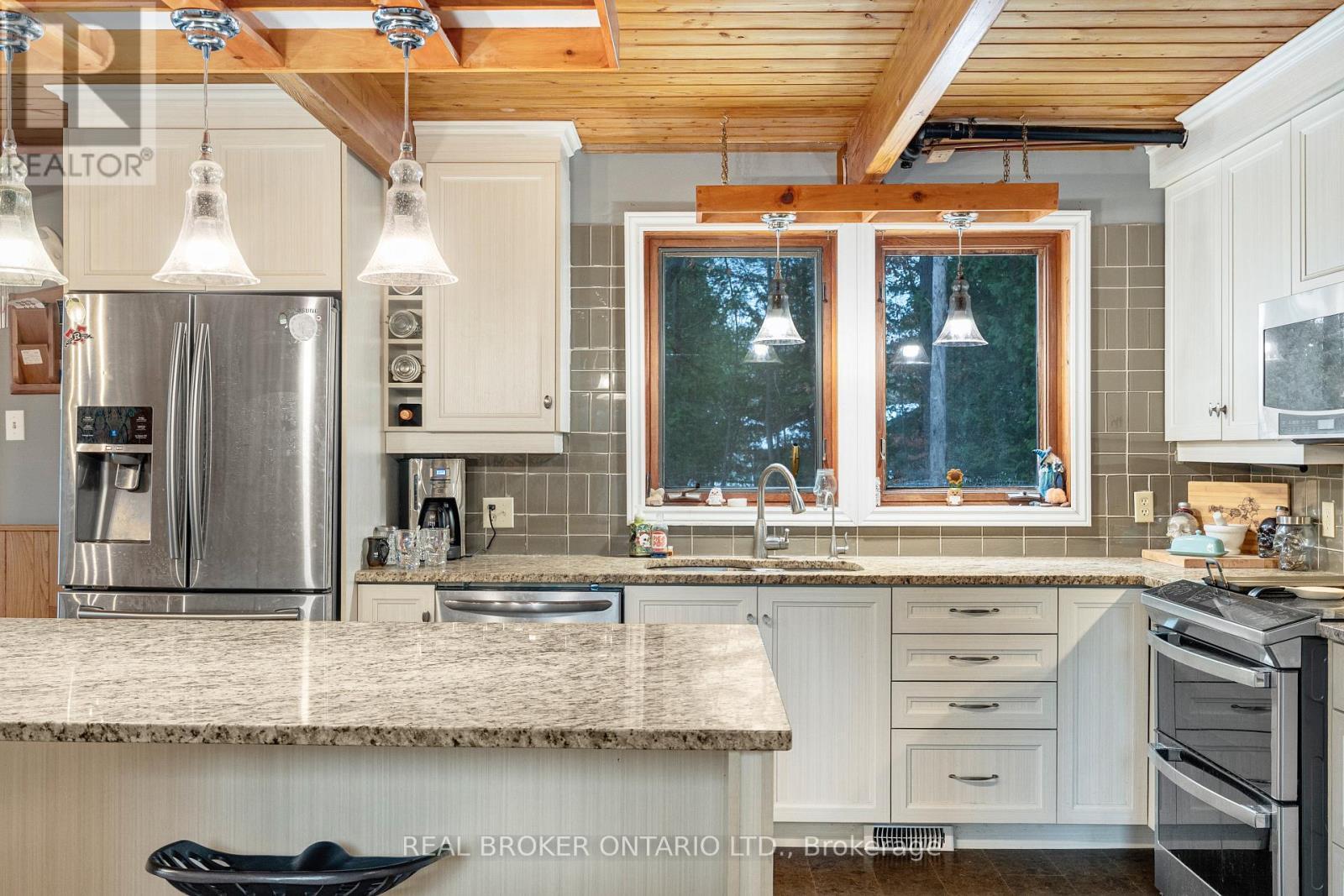 1 Woodland Drive, Mcnab/Braeside, ON - Indoor Photo Showing Kitchen With Upgraded Kitchen