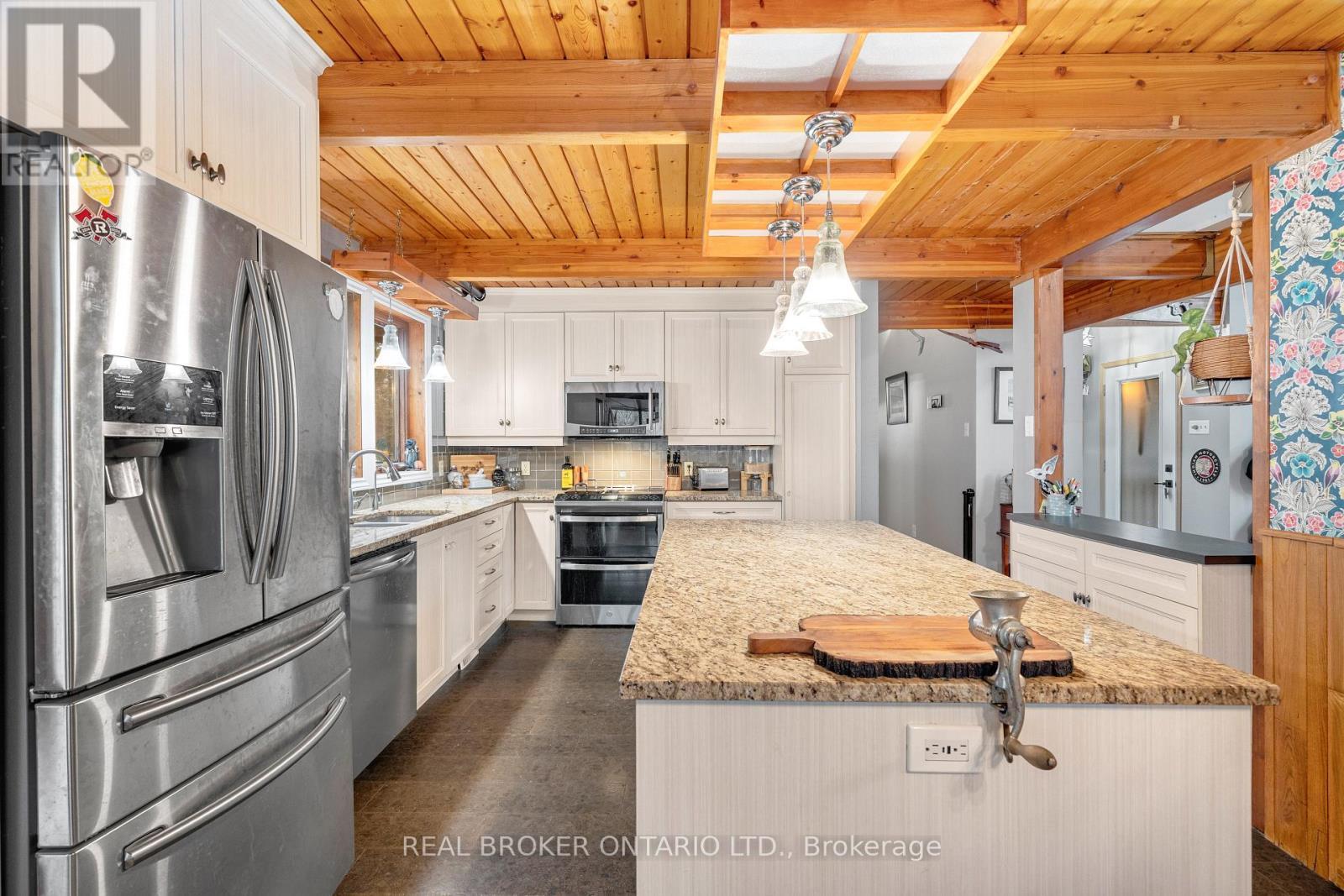 1 Woodland Drive, Mcnab/Braeside, ON - Indoor Photo Showing Kitchen With Upgraded Kitchen