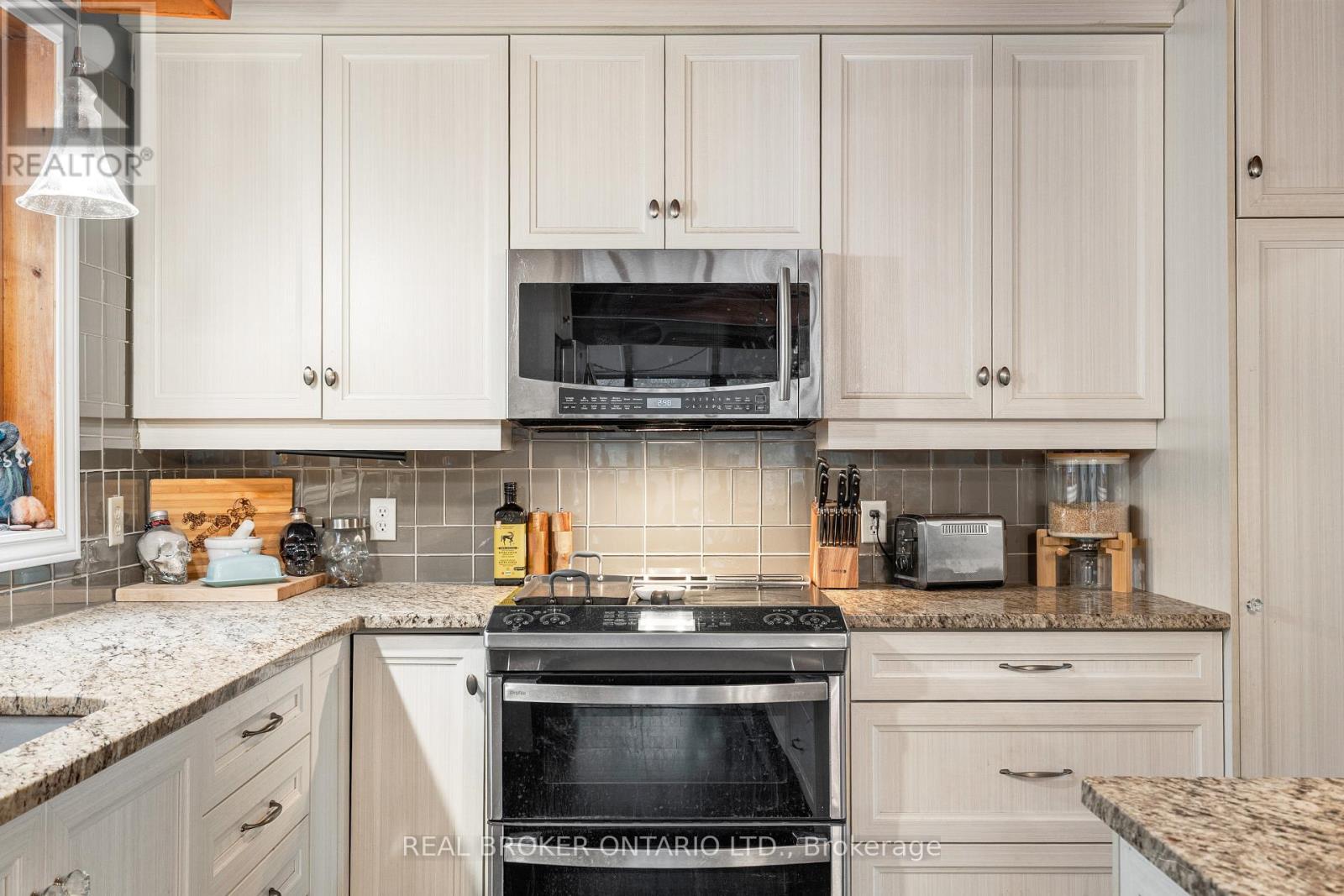 1 Woodland Drive, Mcnab/Braeside, ON - Indoor Photo Showing Kitchen