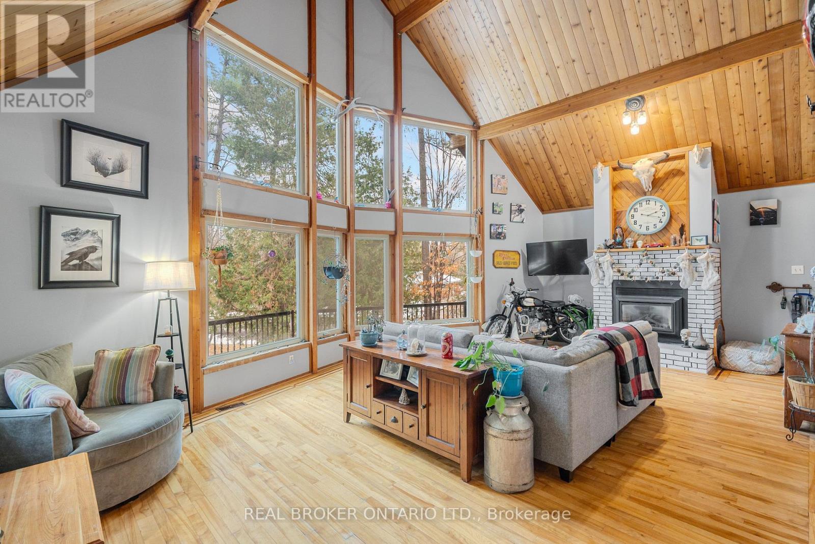 1 Woodland Drive, Mcnab/Braeside, ON - Indoor Photo Showing Living Room With Fireplace